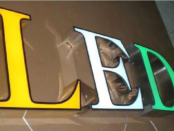 防城港介绍LED招牌的基础知识。